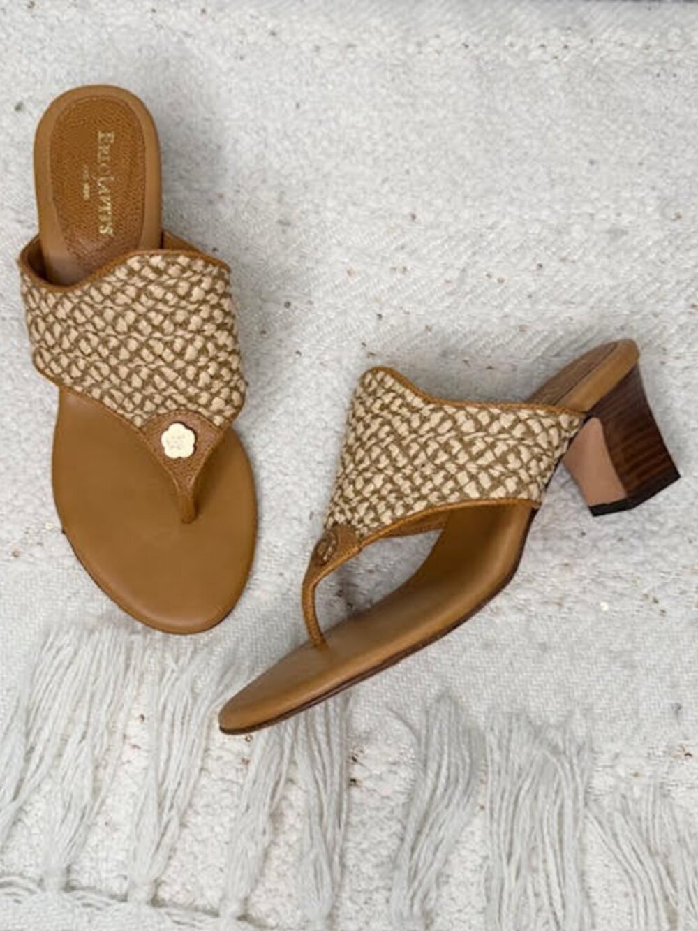 Eric Javits tan leather and brown/beige woven straw thong heeled sandals 7.5